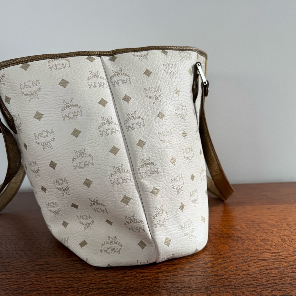 MCM Princess Lion Shopper Tote Ivory and Metallic with COA - Picture 5 of 16